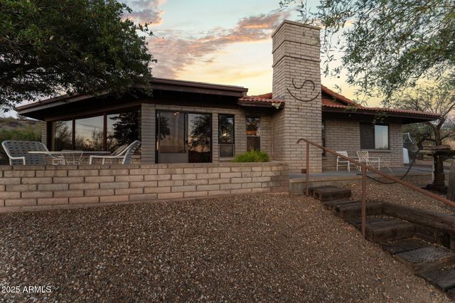 27610 W Gill Road, Morristown, AZ 85342