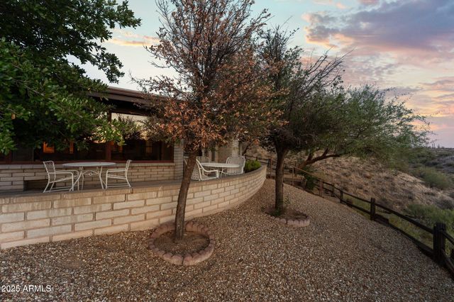 27610 W Gill Road, Morristown, AZ 85342