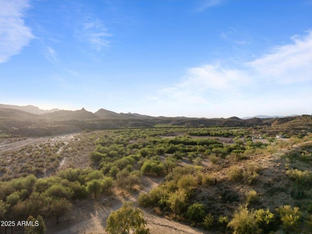 27610 W Gill Road, Morristown, AZ 85342