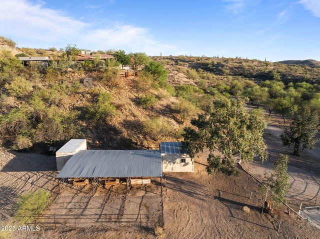 27610 W Gill Road, Morristown, AZ 85342