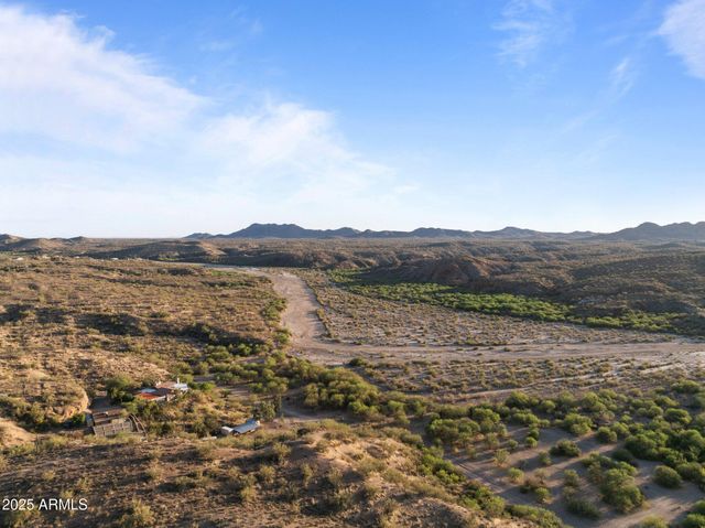 27610 W Gill Road, Morristown, AZ 85342