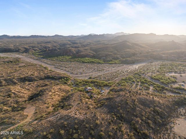 27610 W Gill Road, Morristown, AZ 85342