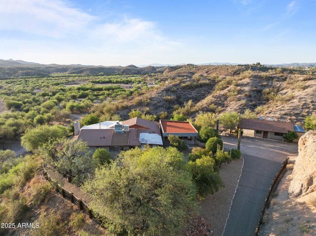 27610 W Gill Road, Morristown, AZ 85342