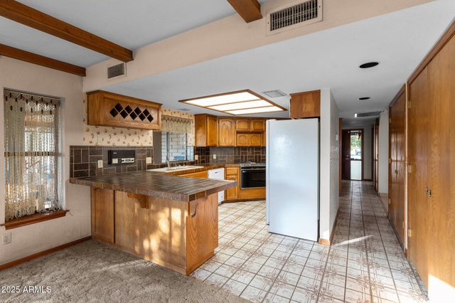 27610 W Gill Road, Morristown, AZ 85342