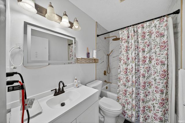 11185 Idlewood Drive, Osceola, IN 46561