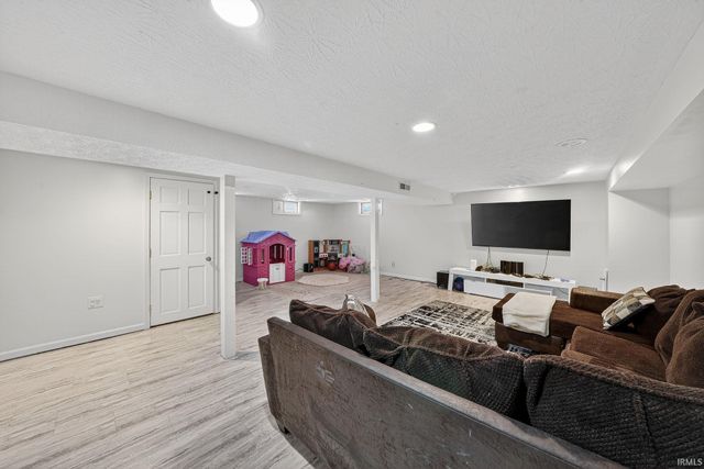 11185 Idlewood Drive, Osceola, IN 46561