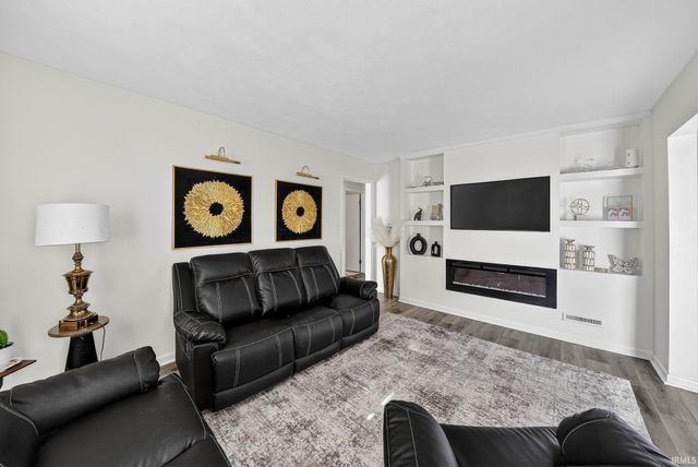 11185 Idlewood Drive, Osceola, IN 46561