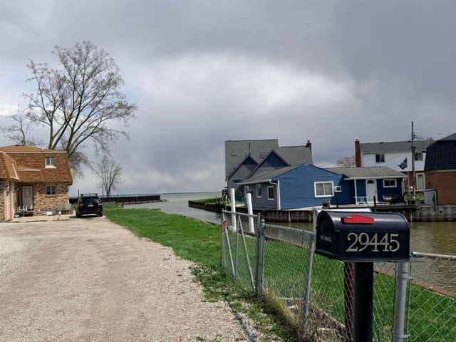 29445 Private Drive, Chesterfield Twp, MI 48047
