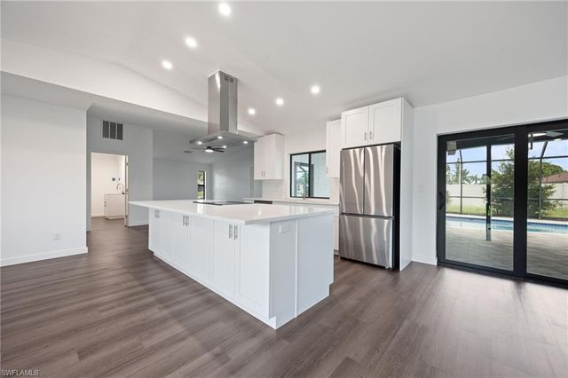 812 SE 34th ST, Cape Coral, FL 33904