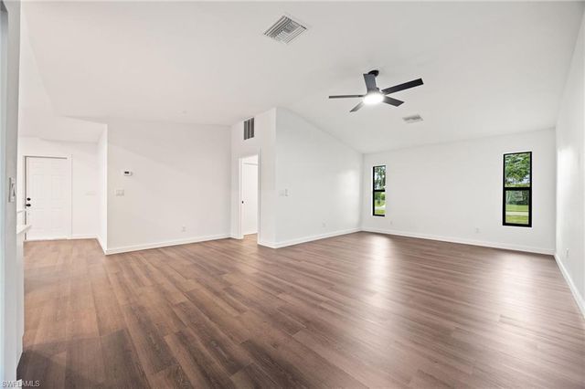 812 SE 34th ST, Cape Coral, FL 33904