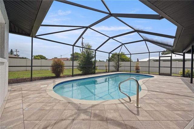 812 SE 34th ST, Cape Coral, FL 33904