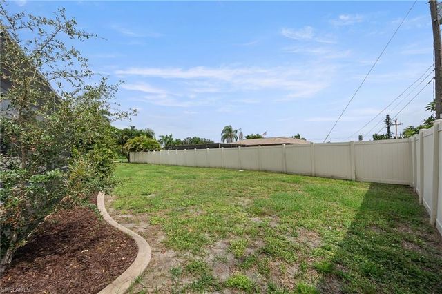 812 SE 34th ST, Cape Coral, FL 33904