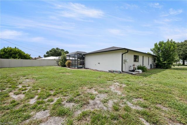 812 SE 34th ST, Cape Coral, FL 33904