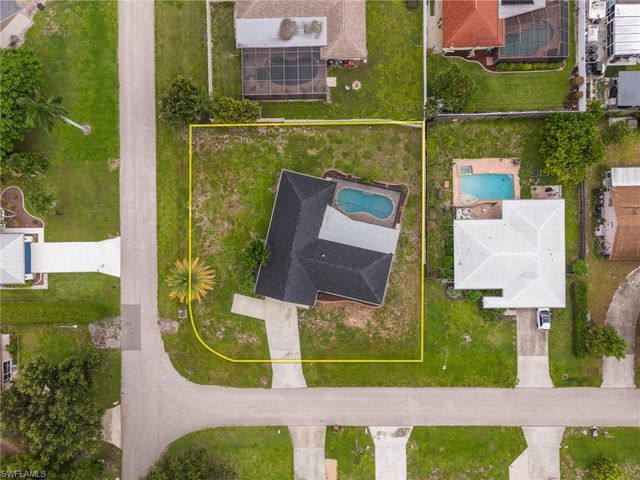 812 SE 34th ST, Cape Coral, FL 33904