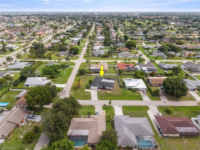 812 SE 34th ST, Cape Coral, FL 33904