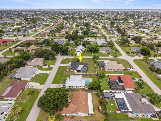 812 SE 34th ST, Cape Coral, FL 33904
