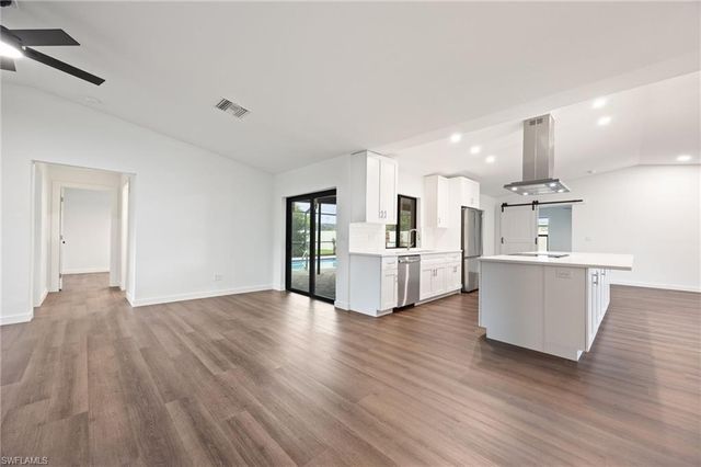 812 SE 34th ST, Cape Coral, FL 33904