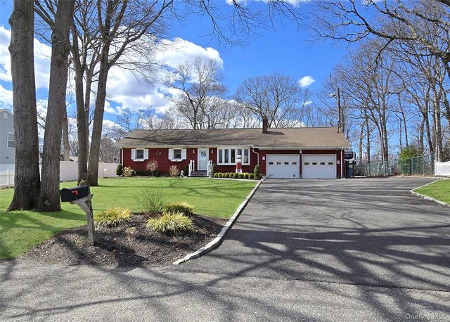 180 Carroll Avenue, Ronkonkoma, NY 11779