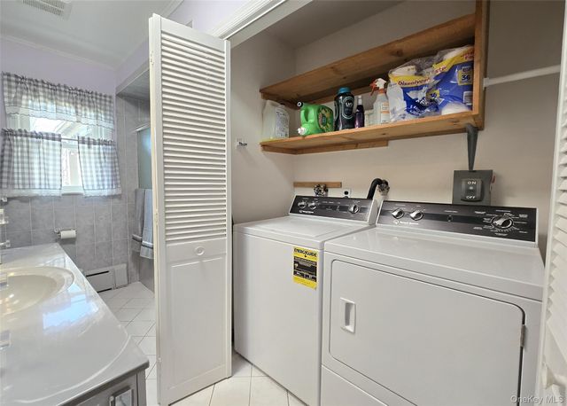 180 Carroll Avenue, Ronkonkoma, NY 11779