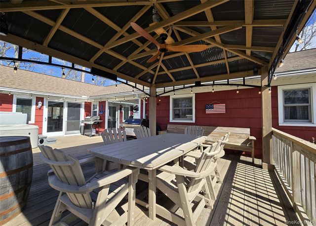 180 Carroll Avenue, Ronkonkoma, NY 11779