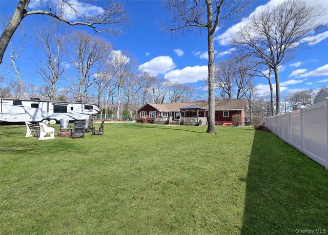 180 Carroll Avenue, Ronkonkoma, NY 11779