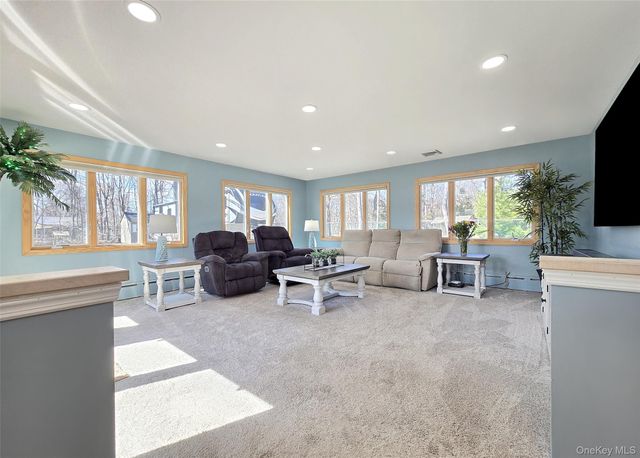 180 Carroll Avenue, Ronkonkoma, NY 11779