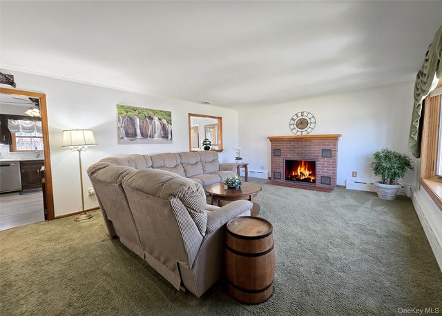 180 Carroll Avenue, Ronkonkoma, NY 11779