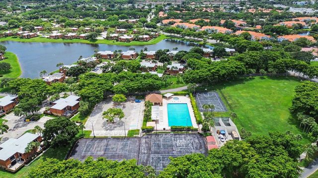 310 Buttonwood Lane B, Boynton Beach, FL 33436
