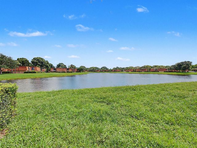 310 Buttonwood Lane B, Boynton Beach, FL 33436