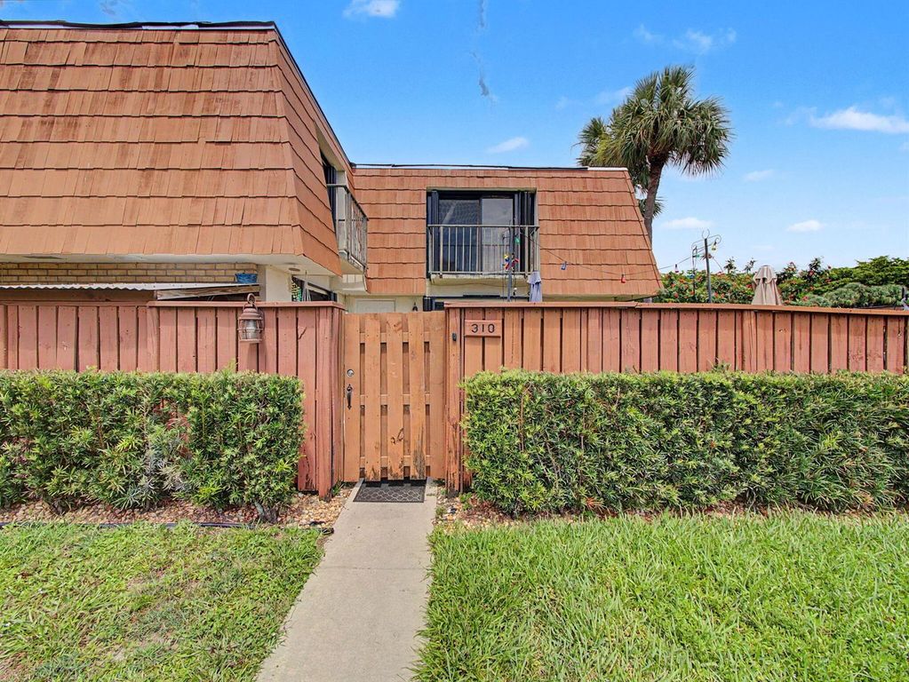 310 Buttonwood Lane B, Boynton Beach, FL 33436