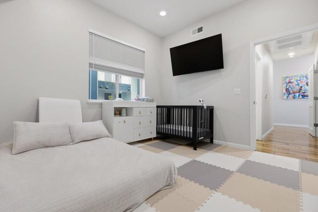 382 Llano De Los Robles Avenue 3, San Jose, CA 95136