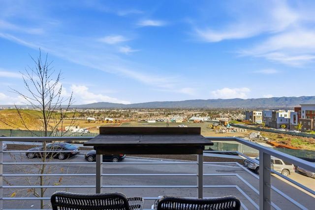 382 Llano De Los Robles Avenue 3, San Jose, CA 95136