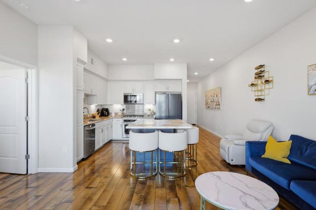 382 Llano De Los Robles Avenue 3, San Jose, CA 95136