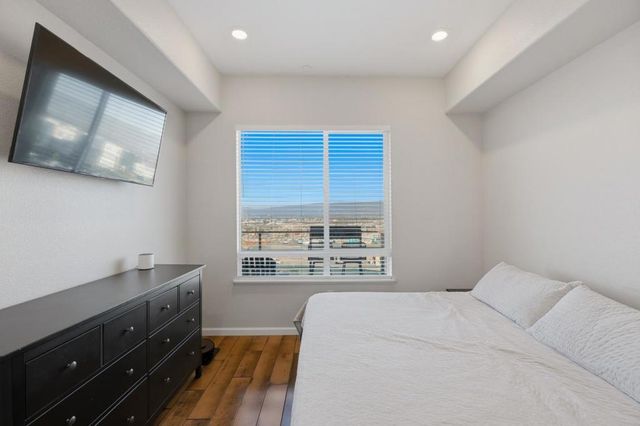 382 Llano De Los Robles Avenue 3, San Jose, CA 95136