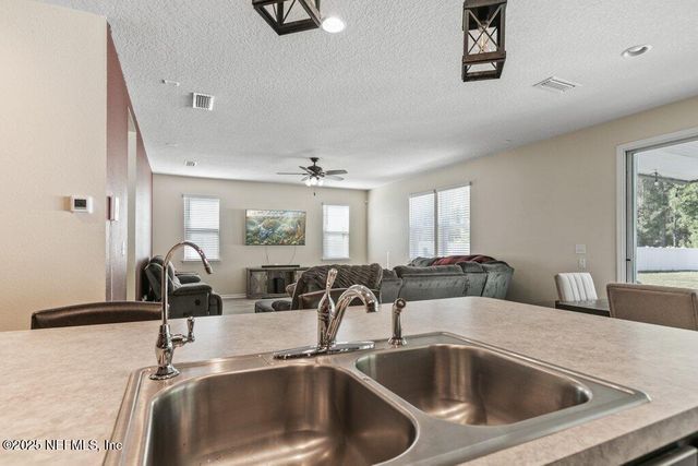 1466 TROPICAL PINE Cove, Middleburg, FL 32068