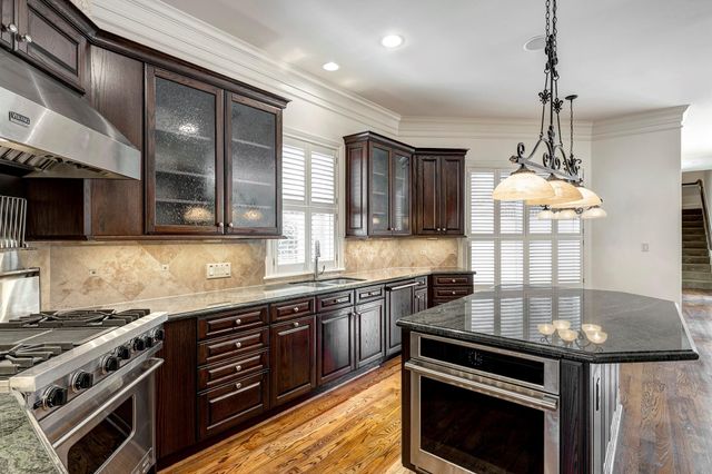 3005 Tangley Road, West University Place, TX 77005