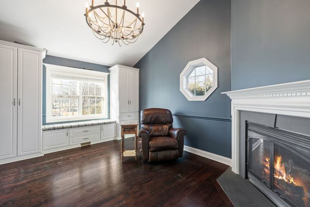 4S728 Karns Road, Naperville, IL 60563