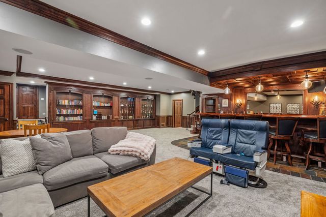 4S728 Karns Road, Naperville, IL 60563