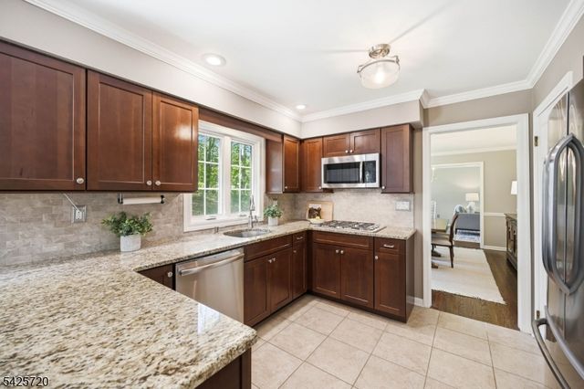 60 Hendricks Dr, Hanover Twp., NJ 07950