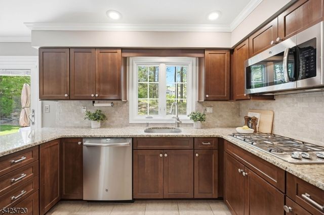 60 Hendricks Dr, Hanover Twp., NJ 07950