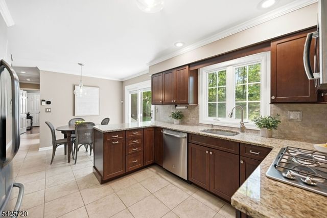 60 Hendricks Dr, Hanover Twp., NJ 07950