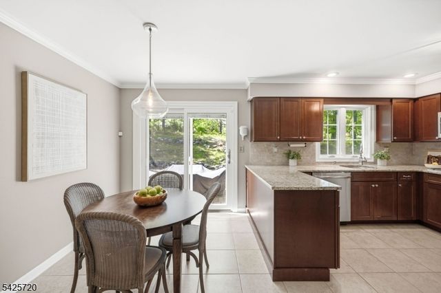 60 Hendricks Dr, Hanover Twp., NJ 07950