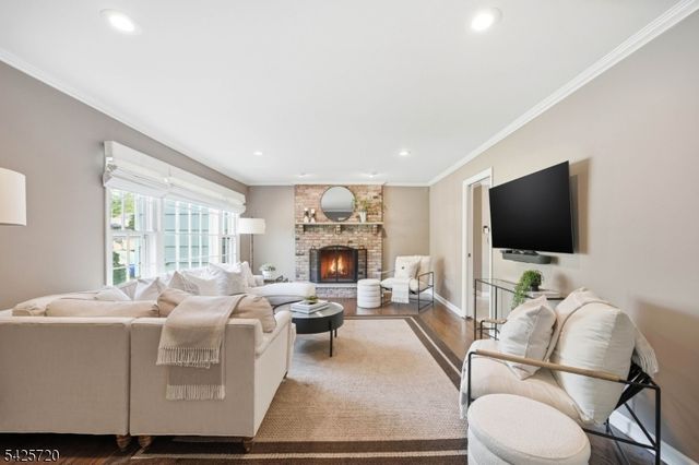 60 Hendricks Dr, Hanover Twp., NJ 07950