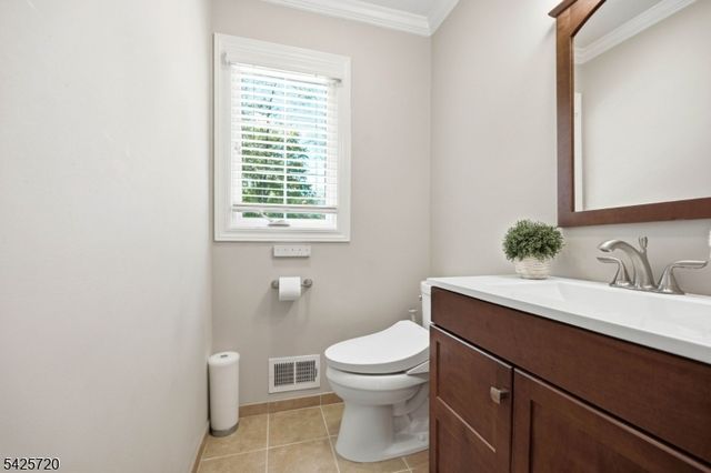 60 Hendricks Dr, Hanover Twp., NJ 07950