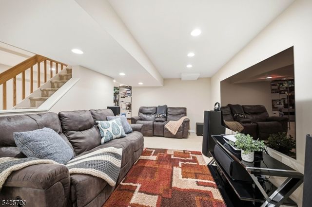 60 Hendricks Dr, Hanover Twp., NJ 07950