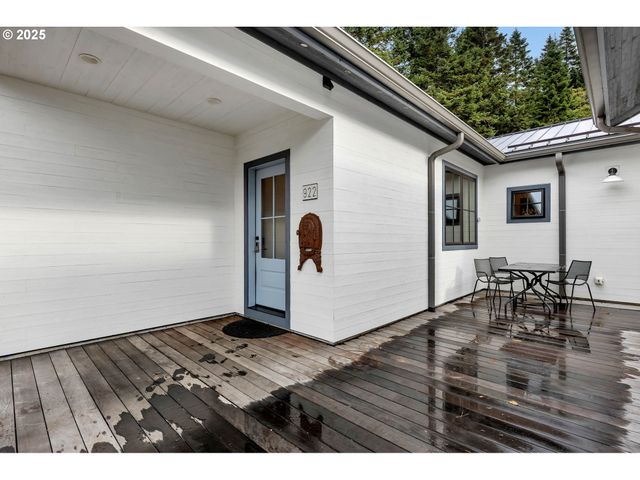 922 Sw SPELLING Pl, Cascade Locks, OR 97014