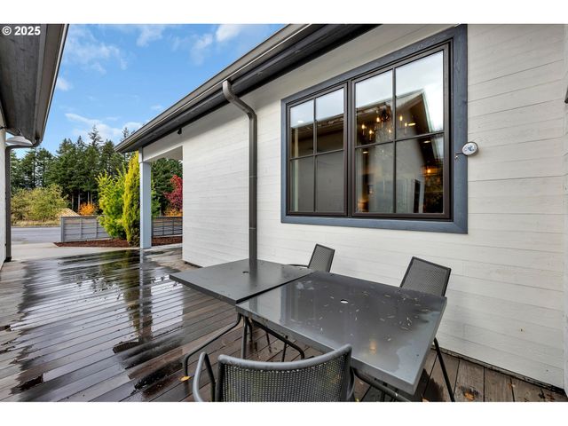 922 Sw SPELLING Pl, Cascade Locks, OR 97014