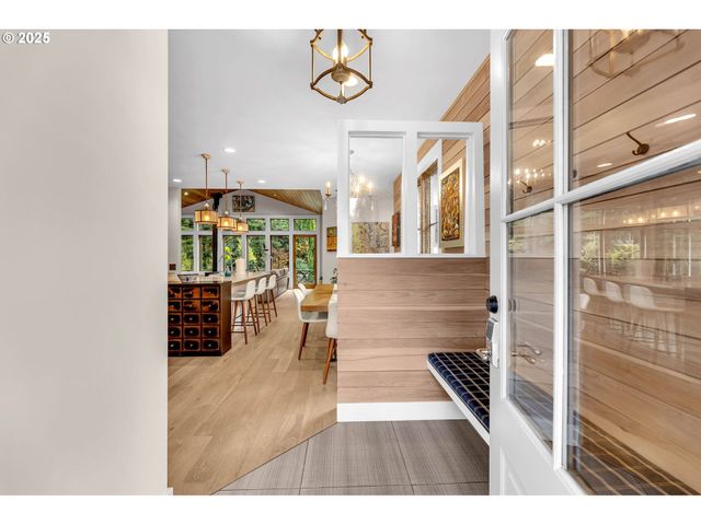 922 Sw SPELLING Pl, Cascade Locks, OR 97014