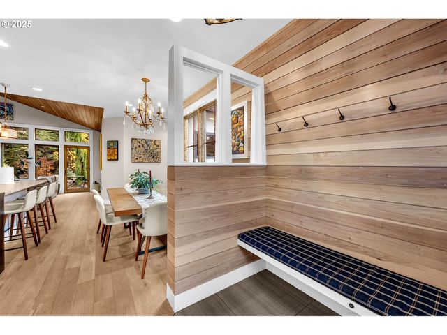 922 Sw SPELLING Pl, Cascade Locks, OR 97014