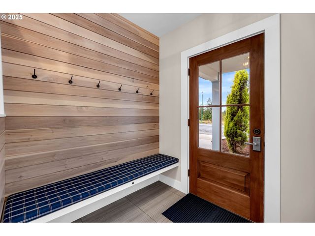 922 Sw SPELLING Pl, Cascade Locks, OR 97014